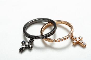 crosses ring black